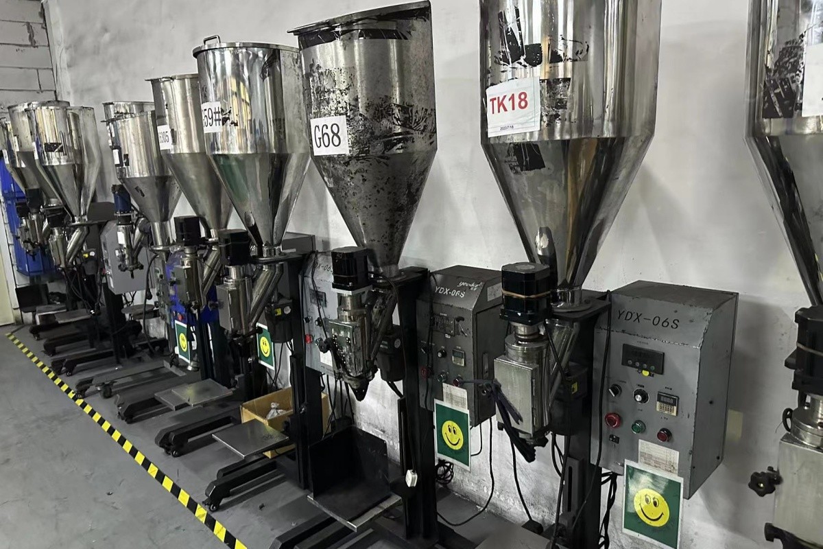 Laboratorio di riempimento di cartucce tonico